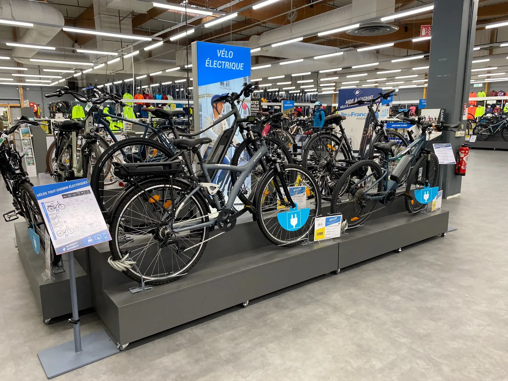 Vélo électrique Decathlon Riverside en ville